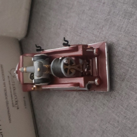 Heritage Village Collection City Fire Dept 56 Fire Truck handpainted porcelin - Picture 8 of 16